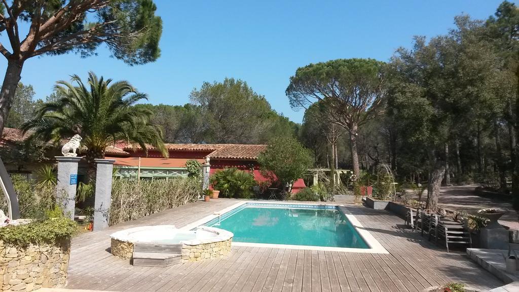 Les Mayombes Bed & Breakfast 3*